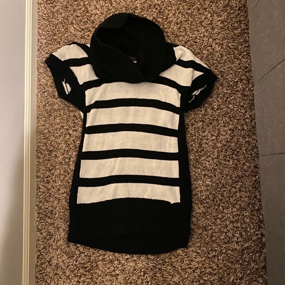 Short sleeve sweater size small